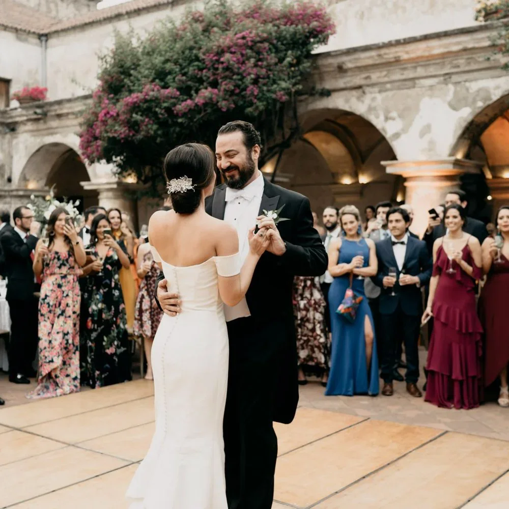 Carolina Herrera Wedding Dress - Picture 1 of 5